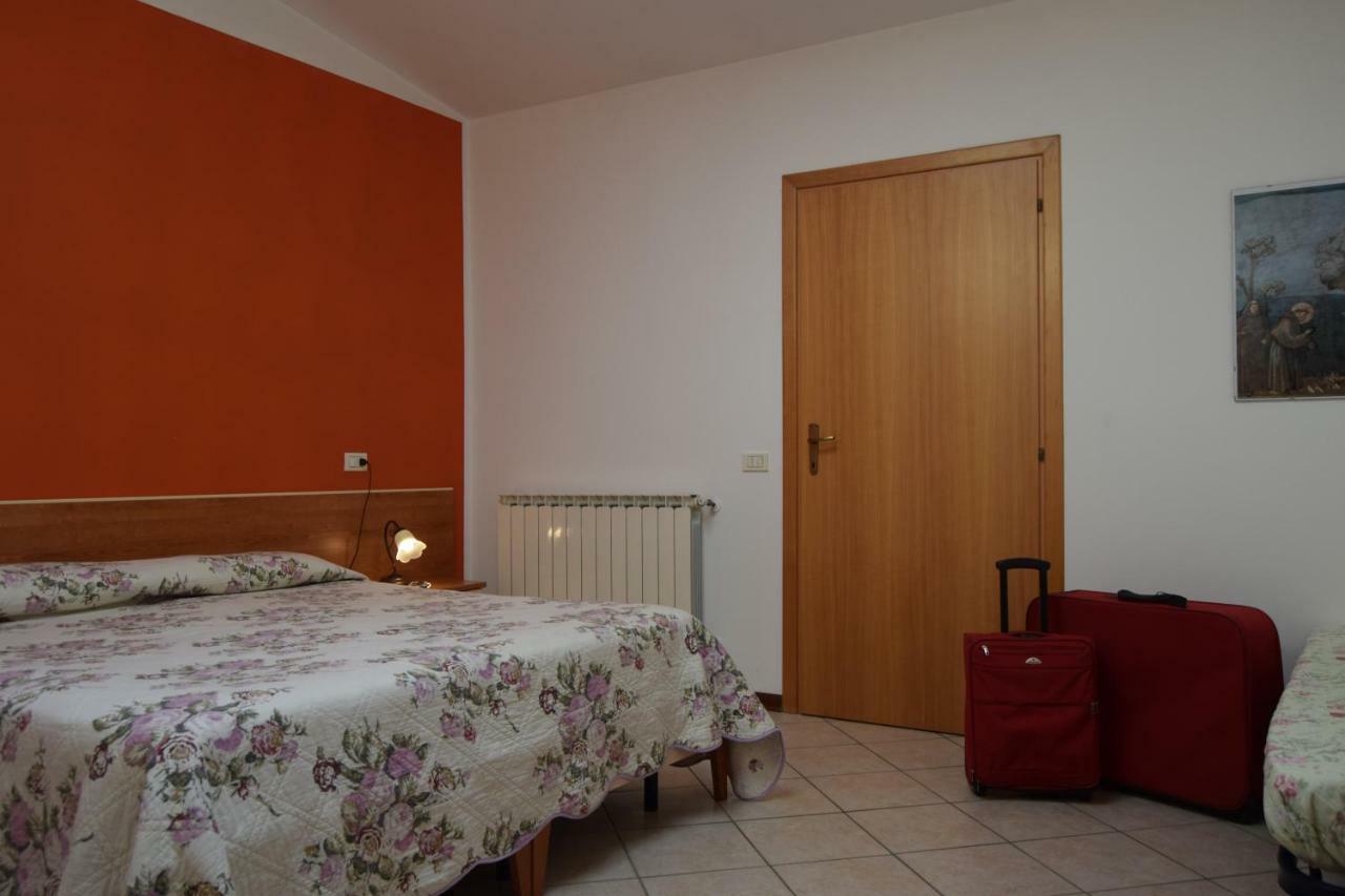 Il Turrione "App. Santa Chiara" Apartment Assisi Exterior photo